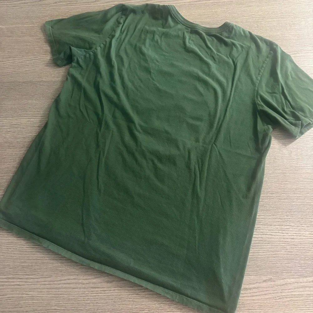 The Nike Tee Athletic Cut Men’s T-Shirt Short Sleeve Size XL Green Cotton